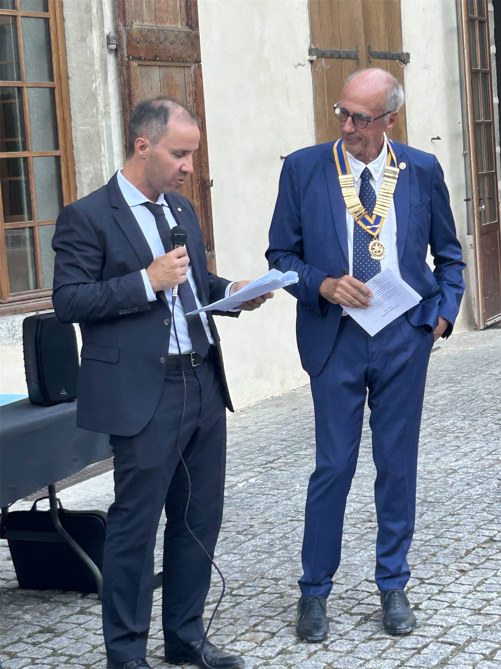 Roberto Nervo passe le collier à André Lambert, notre nouveau président 2026-2027