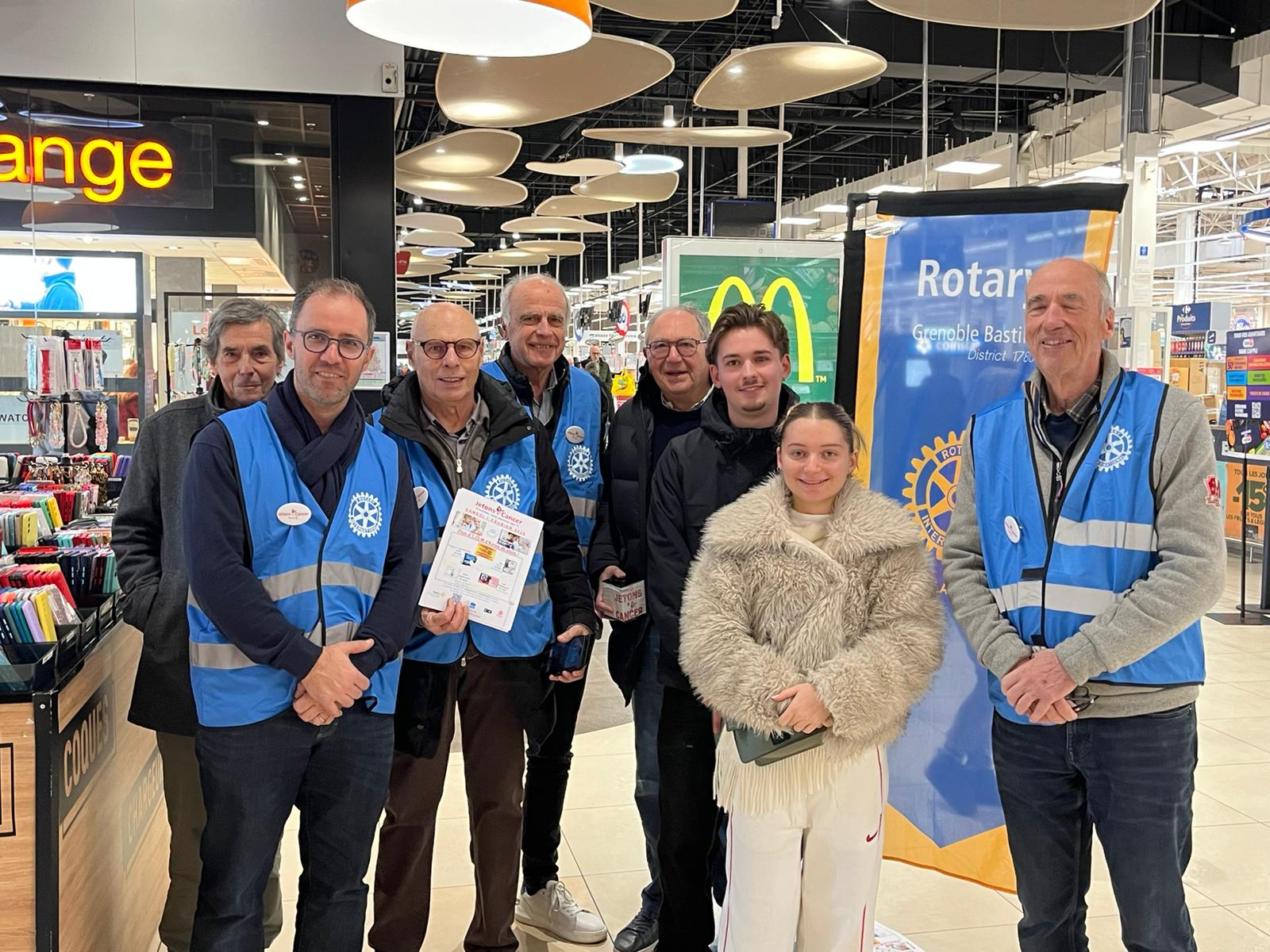 Opération Jetons Cancer avec le Rotary Grenoble Bastille au Carrefour de Meylan